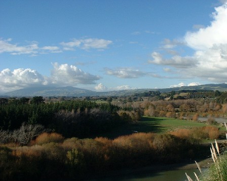 Manawatu River, Hokowhitu & Aokautere, to Wharite peak - View from ANZAC Park & Pork Chop Hill - Manawatu, New Zealand - 2 June 2002