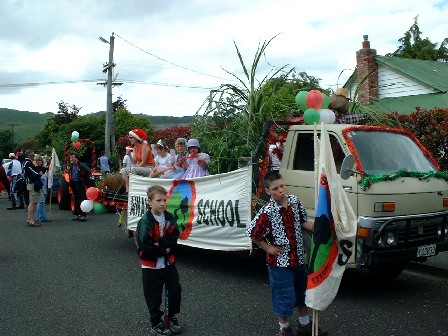 Okay! So, what's the hold-up!?! Awahou School, Pohangina, are ready for Ashhurst's Christmas Parade - 30 November 2002