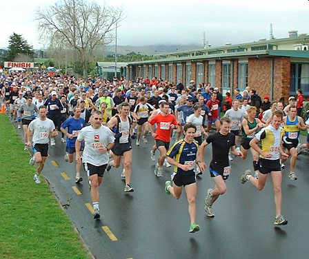 Start of the 'Manawatu.com Manawatu Striders Half Marathon 2005' - outside Massey University (Turitea Campus) Recreation Centre, Manawatu, New Zealand - 14 August 2005