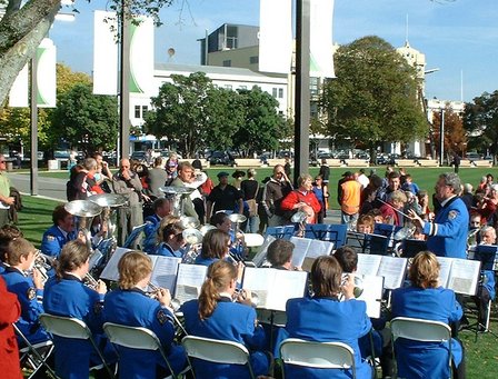 Abide With Me, Amazing Grace, NZ National Anthem 'God Defend New Zealand' - ANZAC DAY, The Square, Palmerston North - 25 April 2007